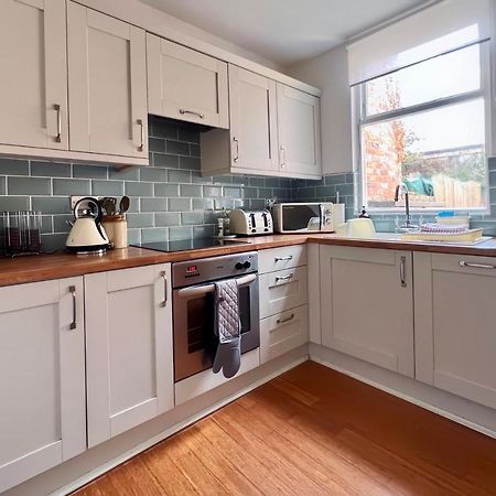 Charming Victorian Cottage Steps From Historic Chester - Free Parking 외부 사진