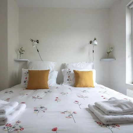 Charming Victorian Cottage Steps From Historic Chester - Free Parking 외부 사진