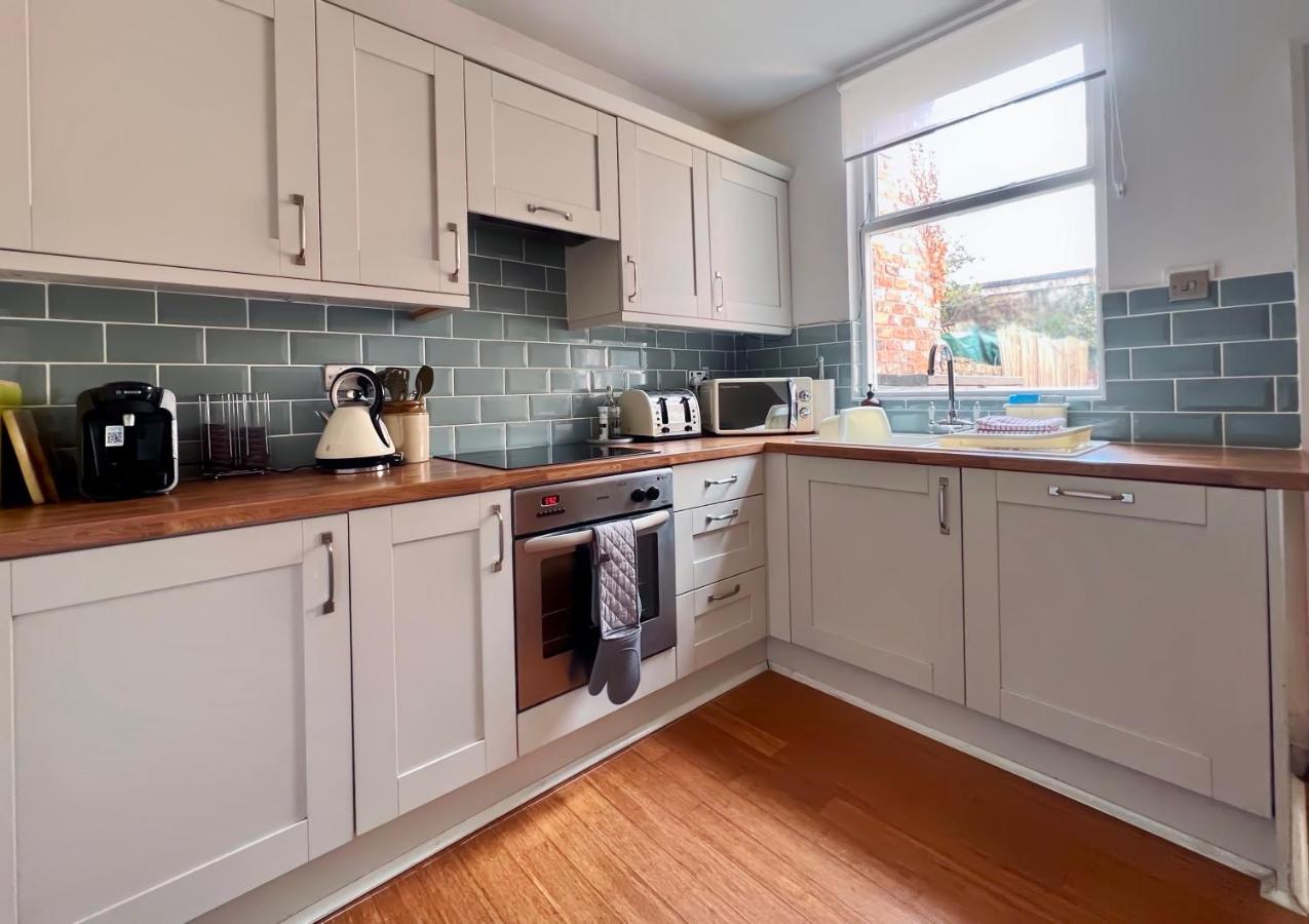 Charming Victorian Cottage Steps From Historic Chester - Free Parking 외부 사진